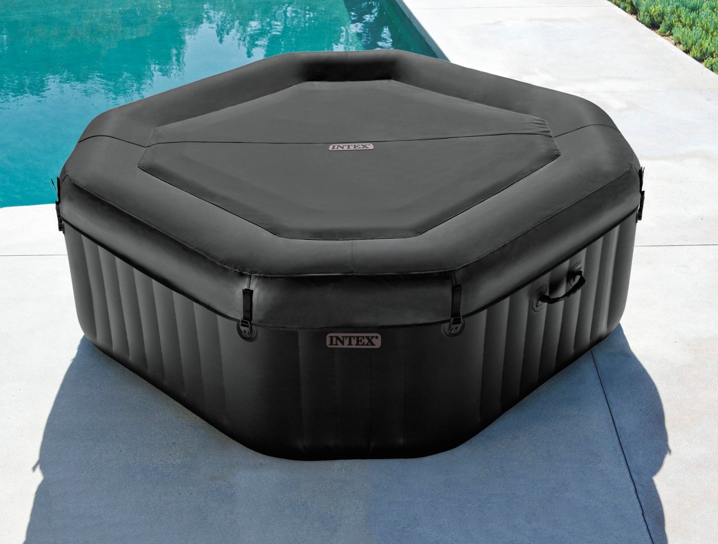 Spa gonflable Intex Jet & Bubble Deluxe Ø218 cm — 6 places · Octogonal · 140 jets