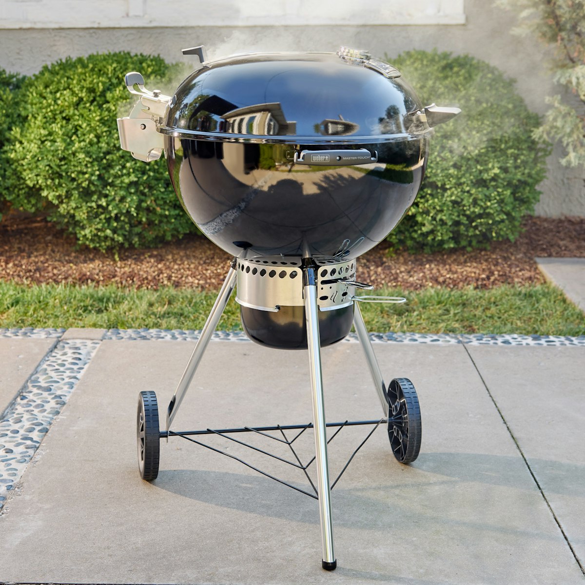 Weber Master-Touch GBS Premium E-5770 — Barbecue Charbon Ø 57 cm Couvercle Articulé